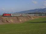 Von Chur kommend befindet sich der RHEINTAL-EXPRESS RE 3832 am 09.03.2012 bei M�rschwil auf der Fahrt nach St.