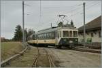 So st�dtisch die Ausgangsstation, so l�ndlich die Endstation der LEB: Der aus Lausanne in Bercher eingetroffene  Mittagsschnellzug  man�vriert auf ein Nebengleis um das einzige Bahnsteiggleis f�r den