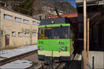 Ein längerer Zug wird uns erst mal nach oben zur Endstation Leysin Grandhotel mitnehmen. Angeführt von Bt 352, dann Bt 361 und geschoben von BDeh 4/4 313, im Bild. Leysin Feydey, Janaur 2026.