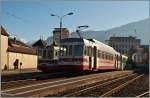 Bei schlechtem Licht in Monthey-Ville zeigen sich der AOMC BDeh 4/4 503 und der BDe 4/4 101.