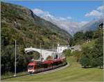 Ein MGB Komet mit Modul als Dienstzug auf der Fahrt Richtung Zermatt bei Neubrück.