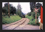 Die Gaswerkbahn Bern - Abschiedsfahrten am 31.August 1968: Vom Gaswerk an der Aare unten her kommt der Zug zur Strassenkreuzung Gossetstrasse.