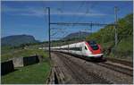 Ein ICN auf der Fahrt Richtung Biel/Bienne erreicht den Bahnhof Auvernier.