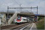 Ein SBB ICN ist bei Denges-Echandens auf dem Weg nach St.Gallen.