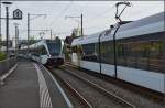 Kreuzung zweier dreiteiliger GTW-Züge in Marthalen.