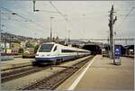 Ein CIS ETR 470 verlässt Zürich HBF. In der (kurzen) Glanzzeit dieser Züge erreichten diese Genève, Stuttgart, Milano und - wenn ich mich nicht irre - Venezia S.L.
Die SBB verschrottete ihre ETR 470, Trotzdem Züge dieser Baureihen Familie fahren z.Z noch in Slowenien, Tschechien, Griechenland (neu), Italien, Finnland und Spanien.  

Analogbild vom Mai 2001