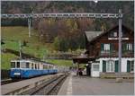 Der MOB ABDe 8/8 4001 SUISSE auf einer Sonderfahrt von Montreux Richtung Berner Oberland in Les Avants.