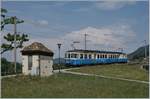 Der MOB ABDe 8/8 4004 Fribourg bei seiner der kleinen Haltestelle Châtelard VD.