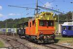 Ex-BLS TRaktor 225 056 zieht ein Reisewagen aus Sümiswald-Grünen nach Wasen in Emmental am 18 Mai 2025 während das Spektakel  150 Jahre Emmentalbahn .