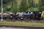 Das Tigerli E 3/3 8518 'Bäretswil' muss heute auch abseits stehen bleiben, ebenso wie der historische Kran.