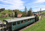 Einfahrt in den Bahnhof Wasen im Emmental, VHE Lok 2 mit Wagen EBT Bi 527.