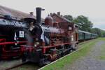 VVT 8511 war am 23 September 2023 Gast ins Wallonien bei der CFV3V, wo sie das 50.Jahresjubiläum dieser sympathischer Museumsbahn feierte. Hier lauft 8511 um in Treignes.