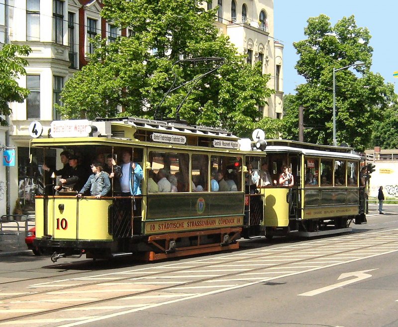 Tw 10 und Bw 808 in der B�lschestrasse, 17.5.2009