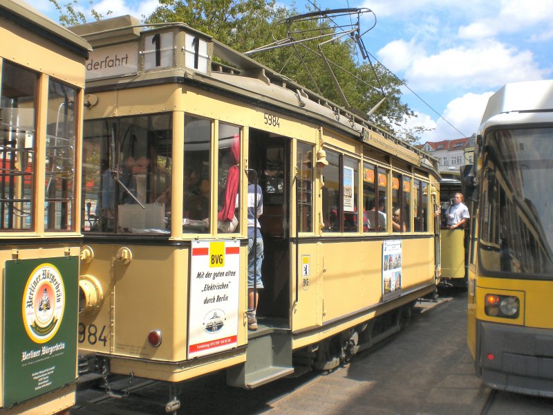 Tw 5984 an der Endstelle der Linie M13, Berlin Juli 2009