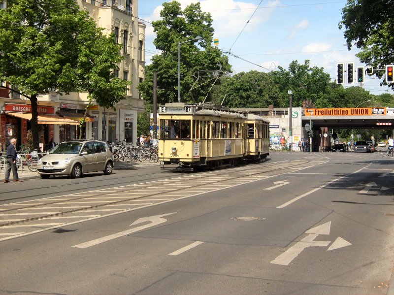 Tw 5984 mit Beiwagen am S.Bhf Friedrichshagen, 17.5.2009